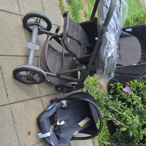 Kinderwagen mit maxicosi und
